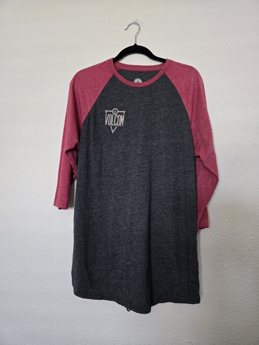 Volcom Men's Raglan Tee - Charcoal Body with Burgundy Sleeves